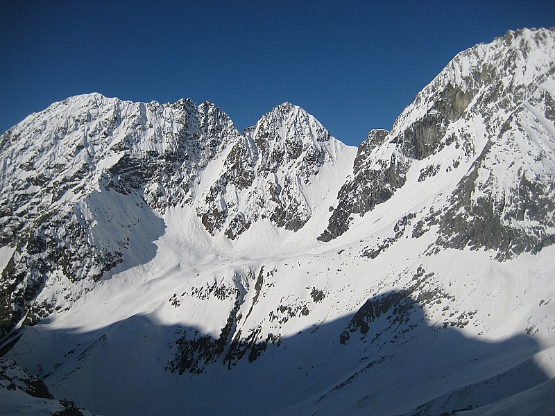 #41 11/05 : Le couloir du Col de la Sassa (a droite) 11/05 : Le couloir du Col de la Sassa (a droite)
