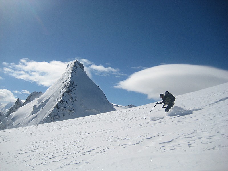 12/05 : Premiers virages vers Zermatt devant la Dent d'Herens...