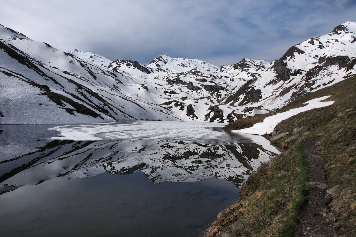 #2 Véritable miroir : Le lac du Lou. Véritable miroir : Le lac du Lou.
