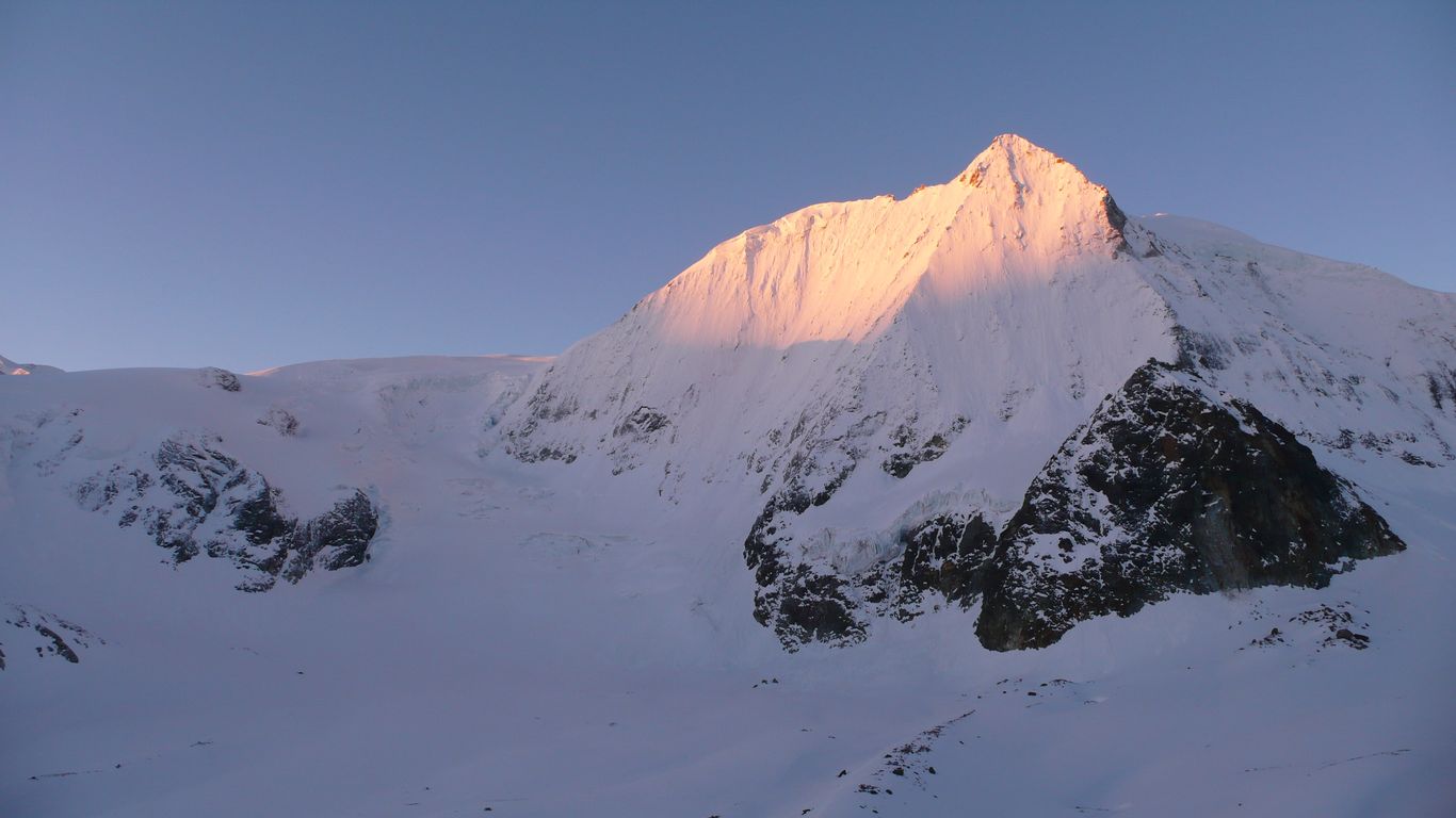 Mont Blanc de Cheilon : A petit matin depuis la Cabane des Dix