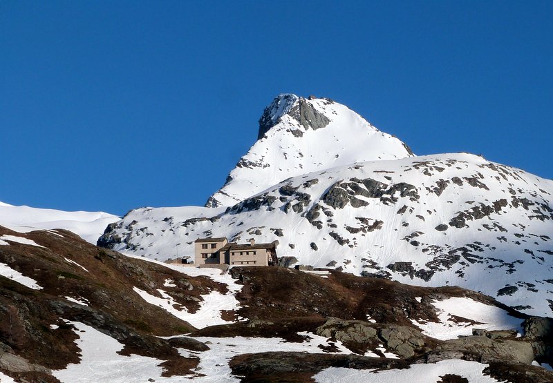 #1 Montée au refuge : Qui pourrait me confirmer le nom du sommet que l Montée au refuge : Qui pourrait me confirmer le nom du sommet que l'on voit derrière le refuge?