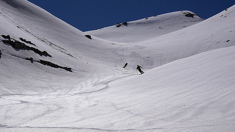 #1 2700m : Descente dans le magnifique vallon de Sanguinière coté Bayasse 2700m : Descente dans le magnifique vallon de Sanguinière coté Bayasse