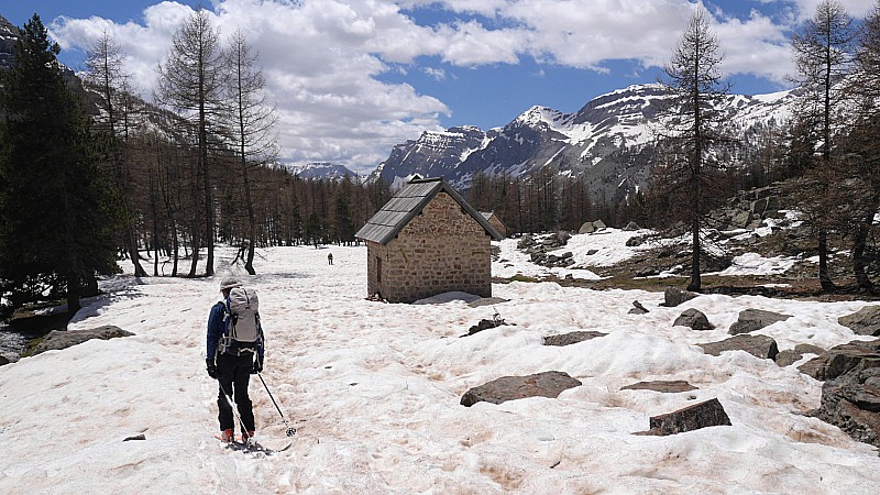 #21 2050m- Cabanes de Sanguinière : ça passe encore à ski jusqu 2050m- Cabanes de Sanguinière : ça passe encore à ski jusqu'à 5mn de la voiture