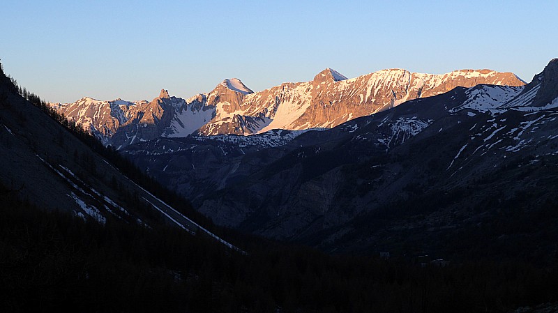 #4 une belle journée s une belle journée s'annonce : Lever de soleil sur les aiguilles de Pelens