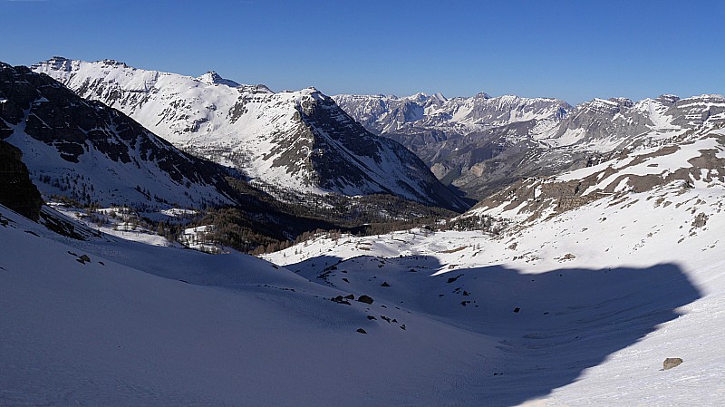 #5 2500m : le vallon du colombier (SO) encore bien enneigé 2500m : le vallon du colombier (SO) encore bien enneigé