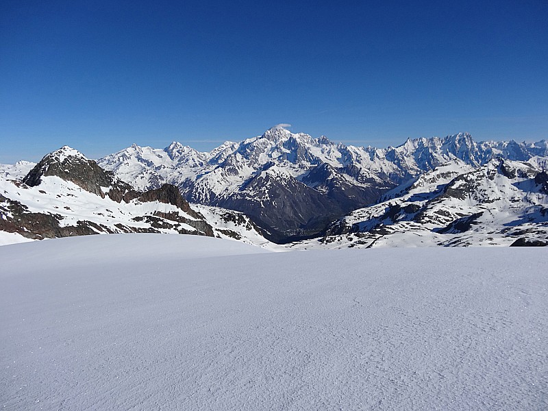 Face au Mont Blanc : On débouche plein soleil sur le glacier du Ruitor