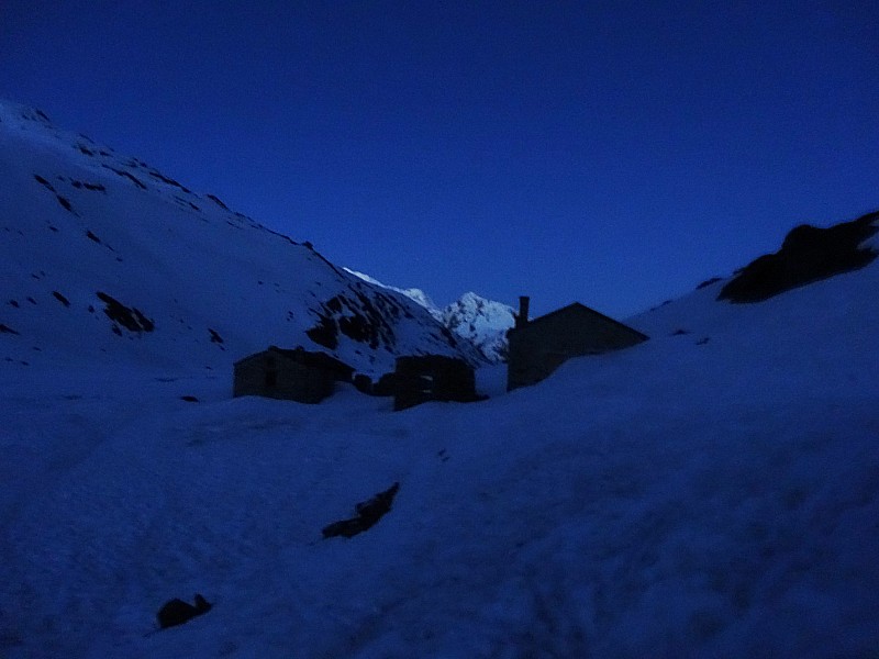 #2 Départ matinal : A cinq heures 20, le mont Pourri est déja bien visible Départ matinal : A cinq heures 20, le mont Pourri est déja bien visible