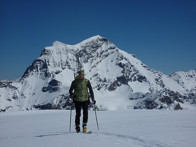 #12 Vélan : Summit sur fond de Grand Combin majestueux Vélan : Summit sur fond de Grand Combin majestueux