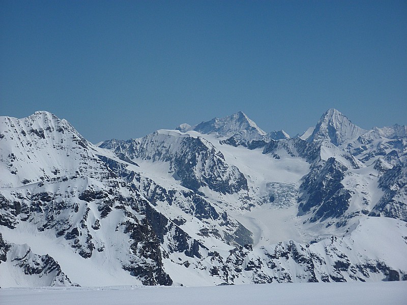 #13 4000 du Valais : Weisshorn, Dent Blanche avec devant Cheilon et Pigne d 4000 du Valais : Weisshorn, Dent Blanche avec devant Cheilon et Pigne d'Arolla et le glacier du Brennay ? à confirmer