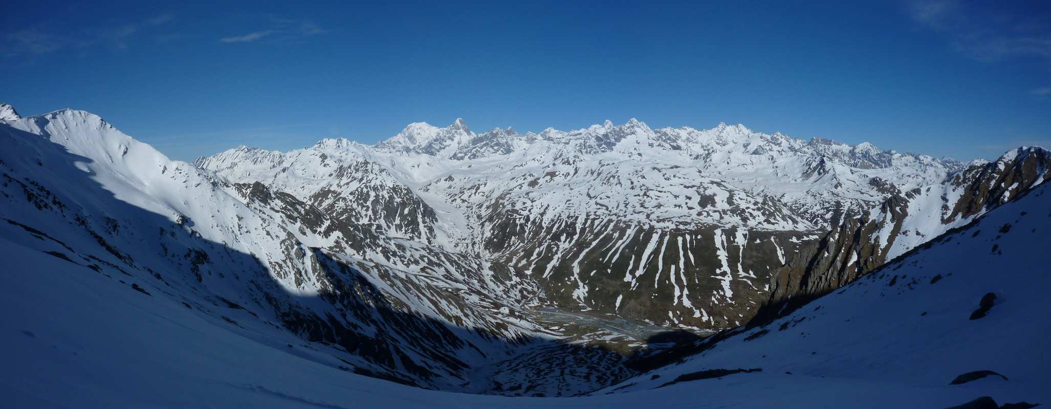 #1 Vers 2800m : le soleil se lève paisiblement sur ce somptueux panorama Vers 2800m : le soleil se lève paisiblement sur ce somptueux panorama