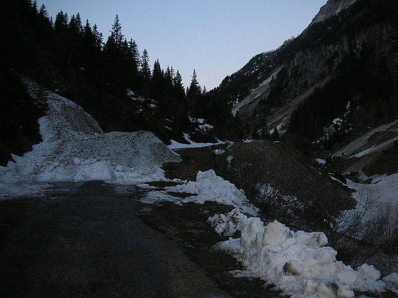 #1 Route des Prioux : La première coulée 1650: on aperçoit le Pont du Diable à droite Route des Prioux : La première coulée 1650: on aperçoit le Pont du Diable à droite