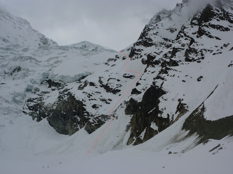 #32 couloir : glacier de Tsijiore Nouve et le couloir de descente bien raide ... (trace en rouge), à éviter pour les débutants (cotation, un bon 4++) couloir : glacier de Tsijiore Nouve et le couloir de descente bien raide ... (trace en rouge), à éviter pour les débutants (cotation, un bon 4++)