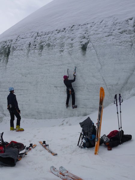 cascadeurs : quelques exercices pour finir le raid sur un morceau du glacier (toujours Tsijiore)