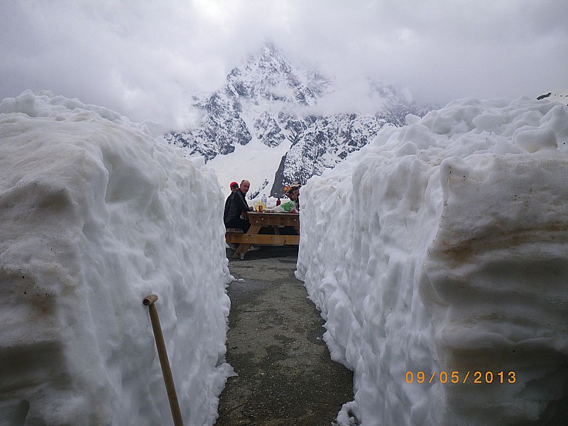 #1 Terrasse au refuge du glacier : Au refuge du glacier blanc Terrasse au refuge du glacier : Au refuge du glacier blanc