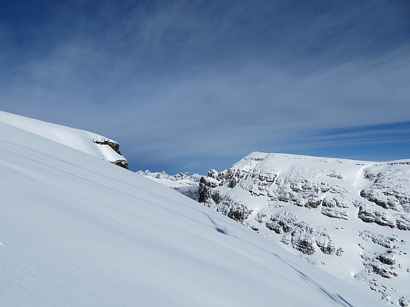 #3 sur les rochers en face et le sommet à gauche sur les rochers en face et le sommet à gauche