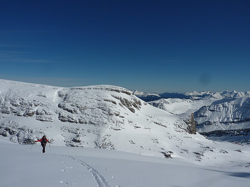#3 Tête Colonney : Montée vers le télésiège des Lindars avec le Chablais en fond Tête Colonney : Montée vers le télésiège des Lindars avec le Chablais en fond