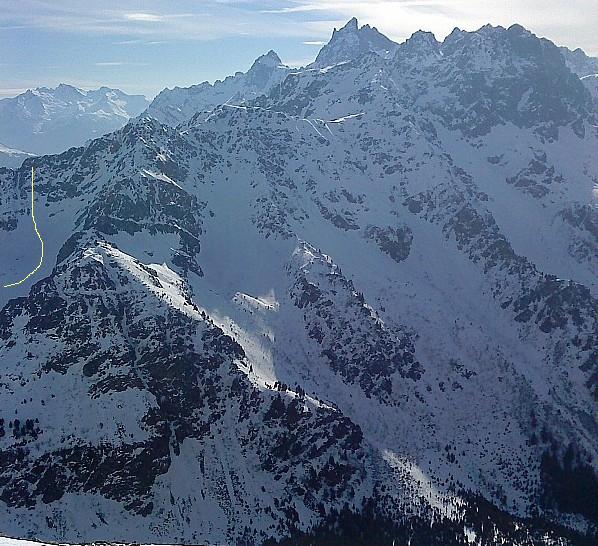 #1 pointe du sifflet couloir nord : le couloir nord emprunter ce jour tout à gauche de la photo pointe du sifflet couloir nord : le couloir nord emprunter ce jour tout à gauche de la photo