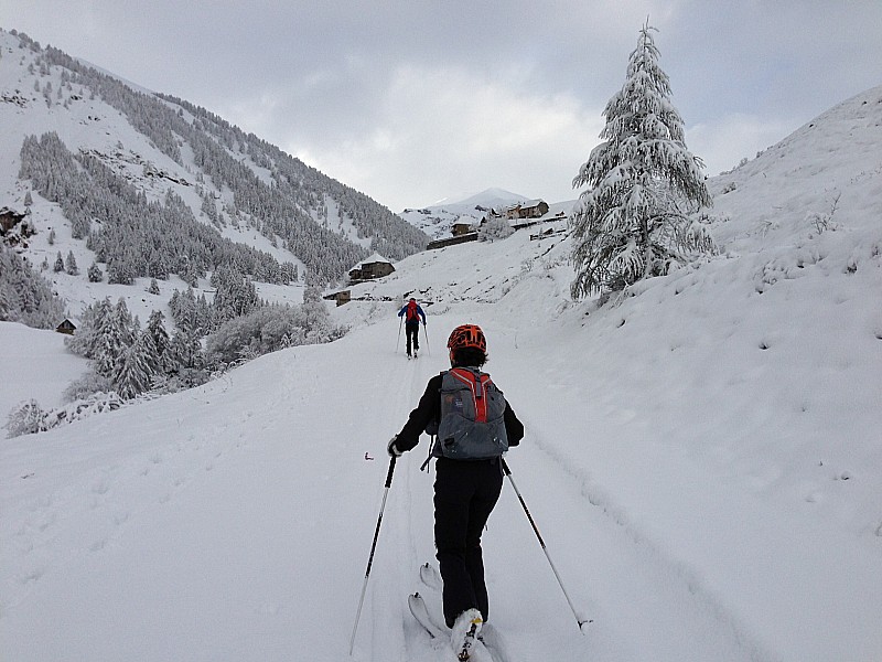 #5 Route bien enneigée : Route bien enneigée pour monter à Bousieyas Route bien enneigée : Route bien enneigée pour monter à Bousieyas