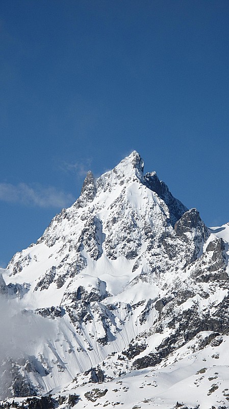 #3 Grand pic : La face S splendide, je pense que ça passait aujourd Grand pic : La face S splendide, je pense que ça passait aujourd'hui en très bonne conditions (vu le haut en neige de printemps il y a 10 jours)?
