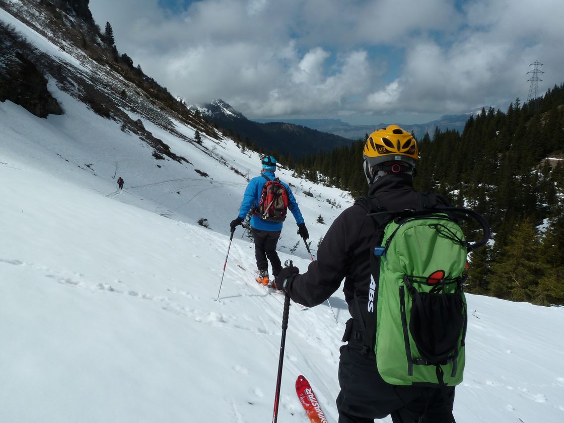 #26 Dent du Pra-Cime de la Jasse : La descente rive gauche qui permet d Dent du Pra-Cime de la Jasse : La descente rive gauche qui permet d'atteindre le point de déchaussage à 1550m ce jour !