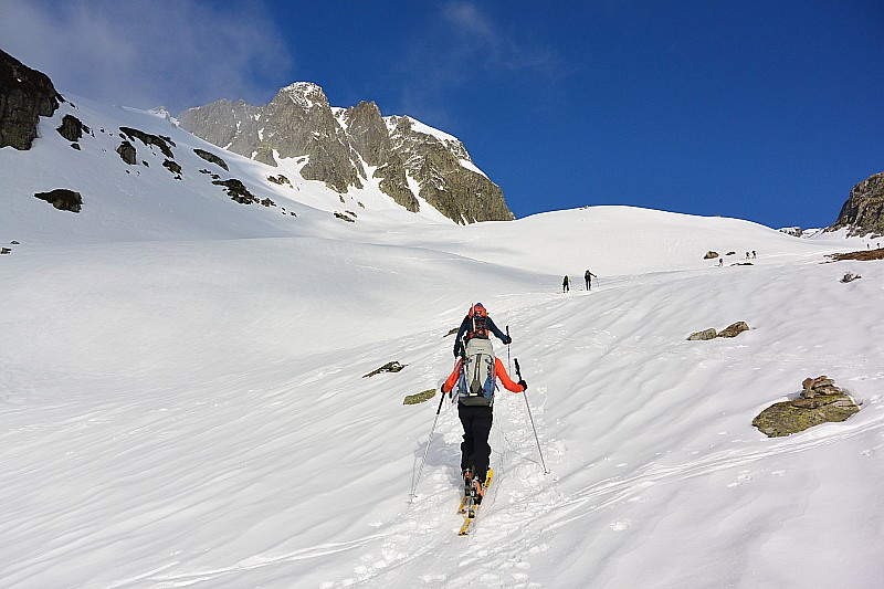 #1 Montée : Y a qu Montée : Y a qu'à suivre la foule...