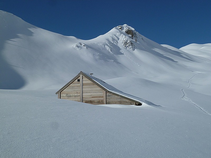 #2 cabane : bonne quantité de neige, c cabane : bonne quantité de neige, c'est encore l'hivers ;)