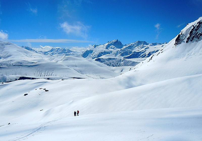 #25 Glacier des Quirlies : Remontée vers le col éponyme. Il commence à y avoir une bonne épaisseur de poudre. Glacier des Quirlies : Remontée vers le col éponyme. Il commence à y avoir une bonne épaisseur de poudre.