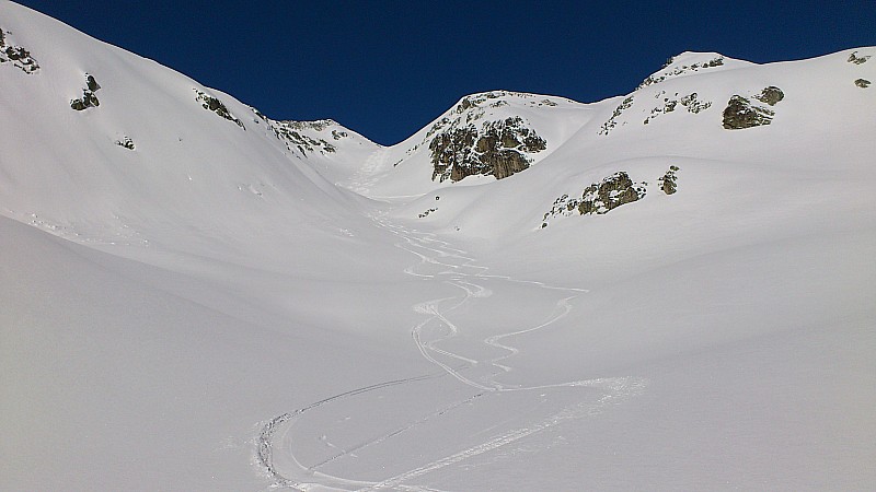 #5 Col de la vache : Neige très correcte dans la descente sur les lacs des 7 laux Col de la vache : Neige très correcte dans la descente sur les lacs des 7 laux