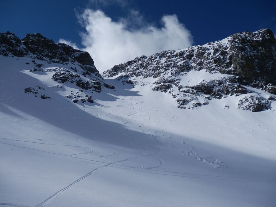 #7 Descente vers Sorbier : Bonne poudre en face Nord Descente vers Sorbier : Bonne poudre en face Nord