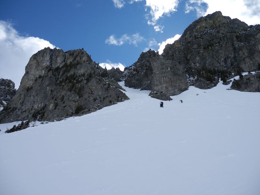 #8 Montée vers Pointe de Vaudaine : Skis sur le sac Montée vers Pointe de Vaudaine : Skis sur le sac