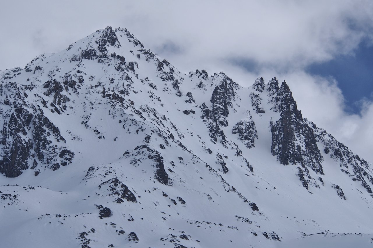 #19 Vue de la Combe : Roc et Aiguille des Saints Pères sous un ciel désormais bien couvert. Vue de la Combe : Roc et Aiguille des Saints Pères sous un ciel désormais bien couvert.