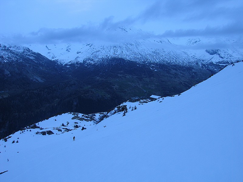 #1 Au dessus des chalets : Déjà le ciel!!!mauvais augure Au dessus des chalets : Déjà le ciel!!!mauvais augure