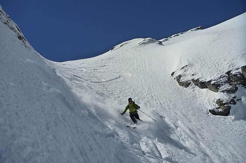 #8 Marion dans le haut du couloir : Neige au top Marion dans le haut du couloir : Neige au top
