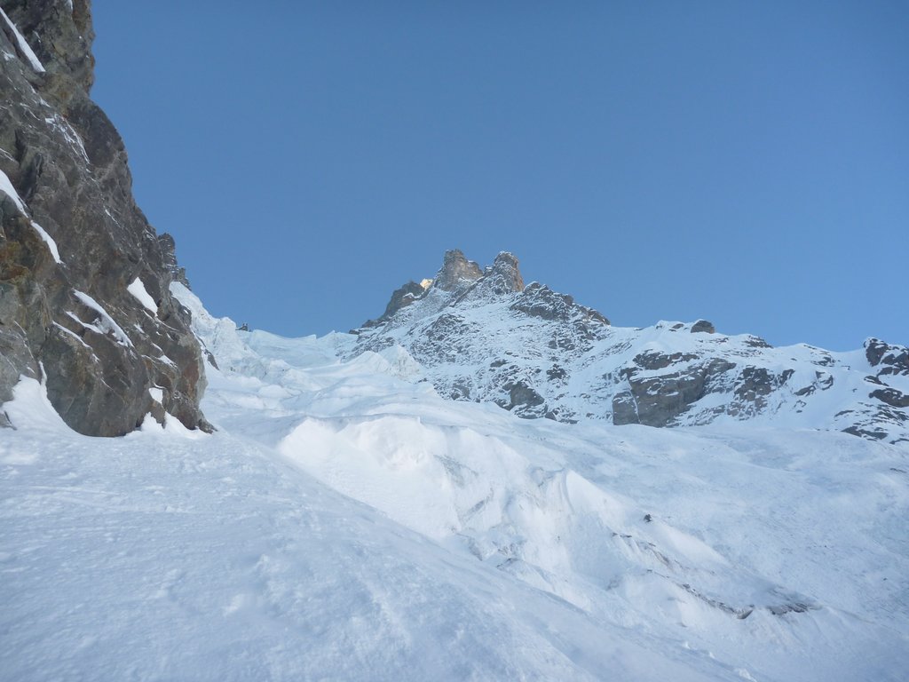 #4 Col Est du Pelvoux : Neige beton, etroiture, glace. Mmh... Col Est du Pelvoux : Neige beton, etroiture, glace. Mmh...