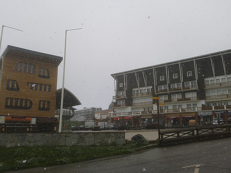 #1 Parking : Il neige, il vente Parking : Il neige, il vente