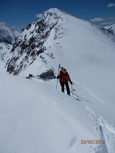 #21 En cours d En cours d'ascension : On attaque l'ascension du Monte de la Valletta. En arrière plan la Cime d'Orgials