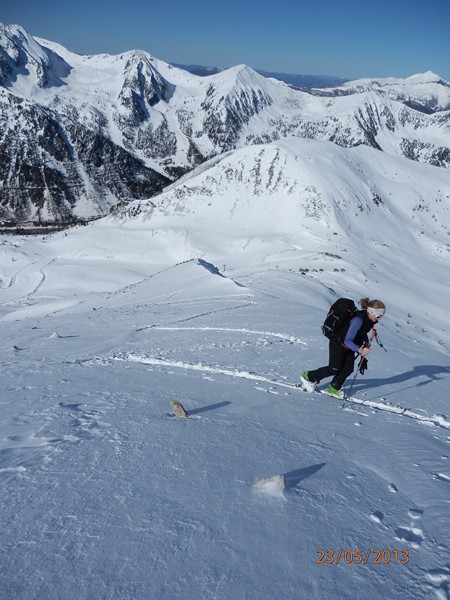 #5 En cours d En cours d'ascension : On reste au plus près de la ligne de crête afin d'éviter les pentes plus chargées