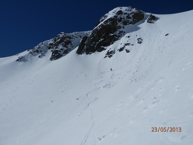 #10 Première descente : Bel enneigement côté italien mais neige très changeante Première descente : Bel enneigement côté italien mais neige très changeante
