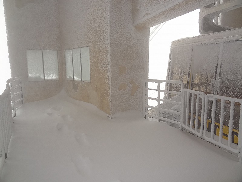 #3 Téléphérique : 1800m : pour donner une idée du climat de ce 26 mai et de la neige fine et légère Téléphérique : 1800m : pour donner une idée du climat de ce 26 mai et de la neige fine et légère
