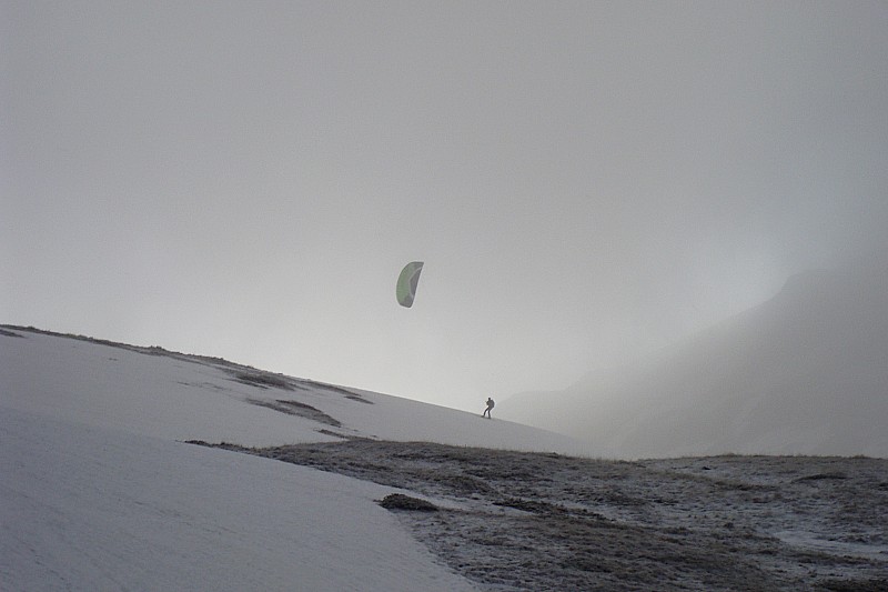 #2 para ski : avec le vent tres fort ca aide la montèe para ski : avec le vent tres fort ca aide la montèe