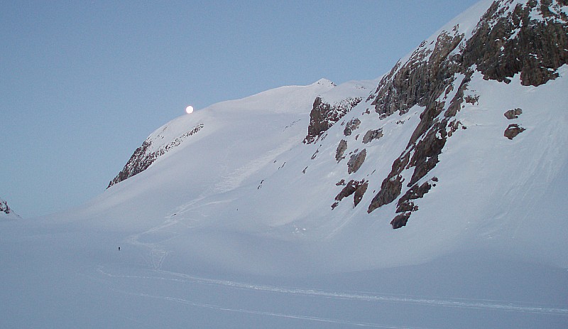 #9 La lune : Elle roule sur les crêtes de l La lune : Elle roule sur les crêtes de l'Etendard.