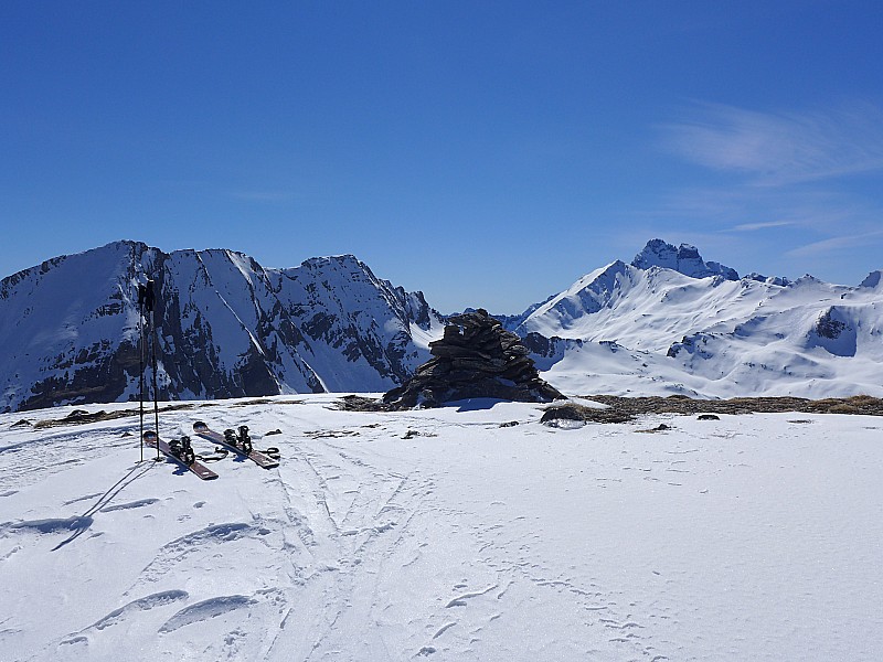 #2 Sous le Pic de Foréant : un peu de méditation avant de plonger dans le couloir nord. Sous le Pic de Foréant : un peu de méditation avant de plonger dans le couloir nord.