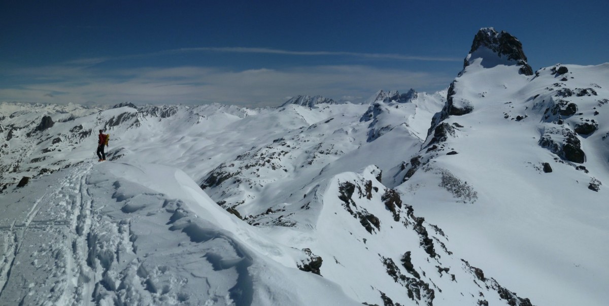 #1 enneigement : versant Ouest de Caramantran tout blanc, derrière La Taillante puis Pain de Sucre et Asti et Toillies au 1ier plan. enneigement : versant Ouest de Caramantran tout blanc, derrière La Taillante puis Pain de Sucre et Asti et Toillies au 1ier plan.