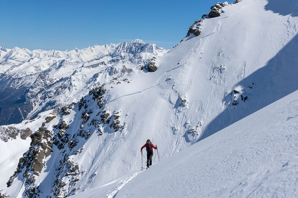 #5 Arête W : quelques plaques sont parties en SW Arête W : quelques plaques sont parties en SW