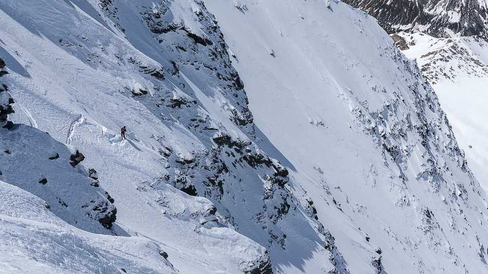 #14 au- dessus du crux : court passage trop étroit pour passer skis aux pieds au- dessus du crux : court passage trop étroit pour passer skis aux pieds