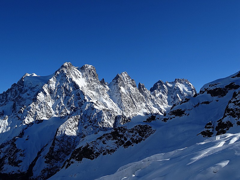 #1 on commence par : la fameuse triplette, au niveau du refuge du glacier Blanc on commence par : la fameuse triplette, au niveau du refuge du glacier Blanc