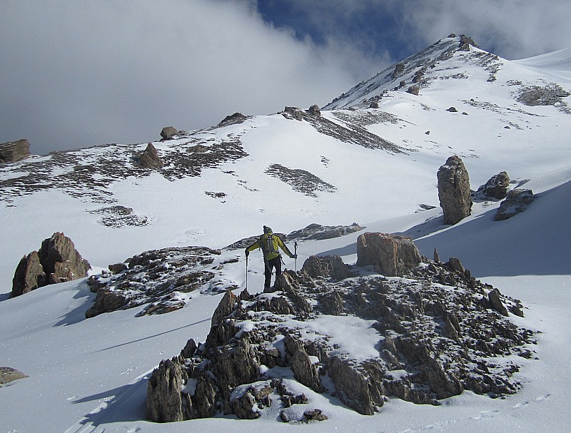 #1 Louvoyage entre les rochers pour trouver les bandes de neige Louvoyage entre les rochers pour trouver les bandes de neige