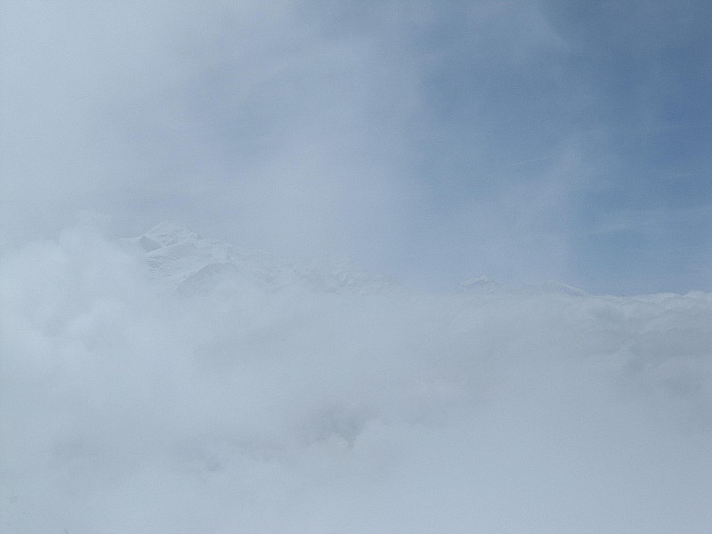 Quelques secondes : pour prendre une photo du Mont Blanc. C'est là haut qu'il fallait se rendre pour avoir du soleil...