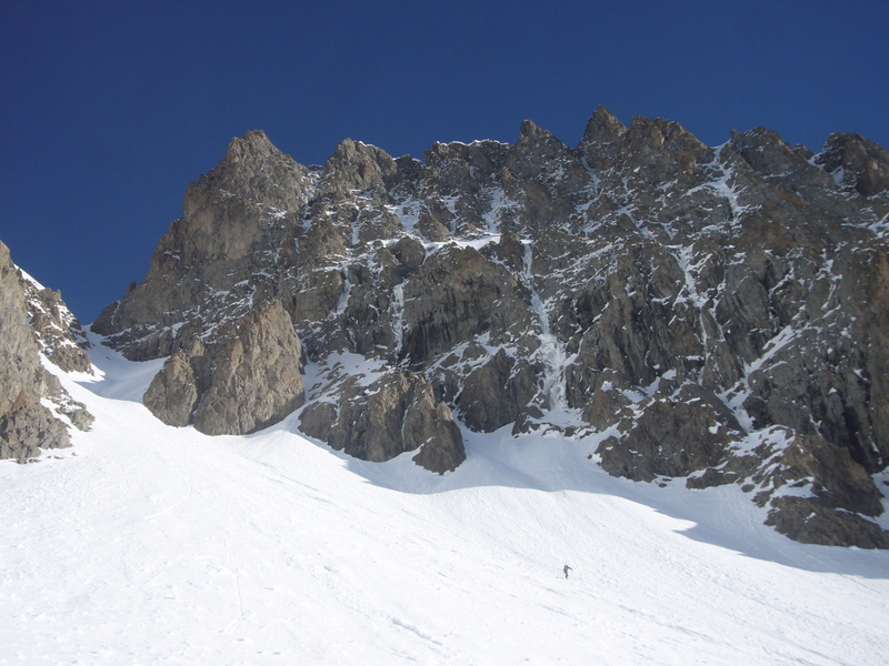 #3 Pic des Aupillous : Théo sous la brèche des Bans. Muf, pas près de décailler cette affaire... Pic des Aupillous : Théo sous la brèche des Bans. Muf, pas près de décailler cette affaire...