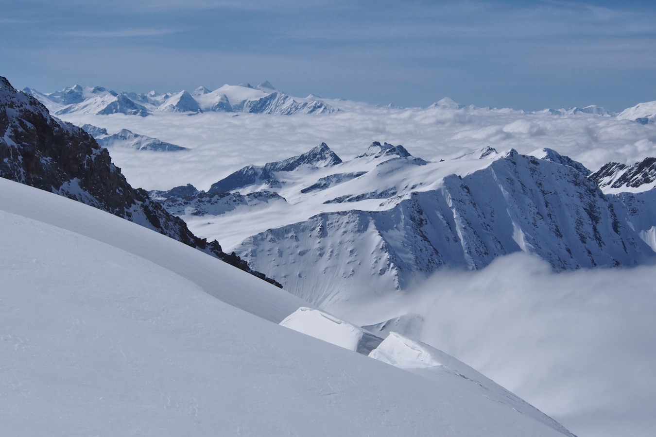 #5 Vue vers le col de la Seigne : La mer de nuage est présente aussi sur l Vue vers le col de la Seigne : La mer de nuage est présente aussi sur l'Italie.